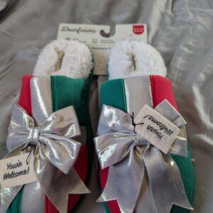 Dearfoam slippers W - 11-12 and M - 9-10